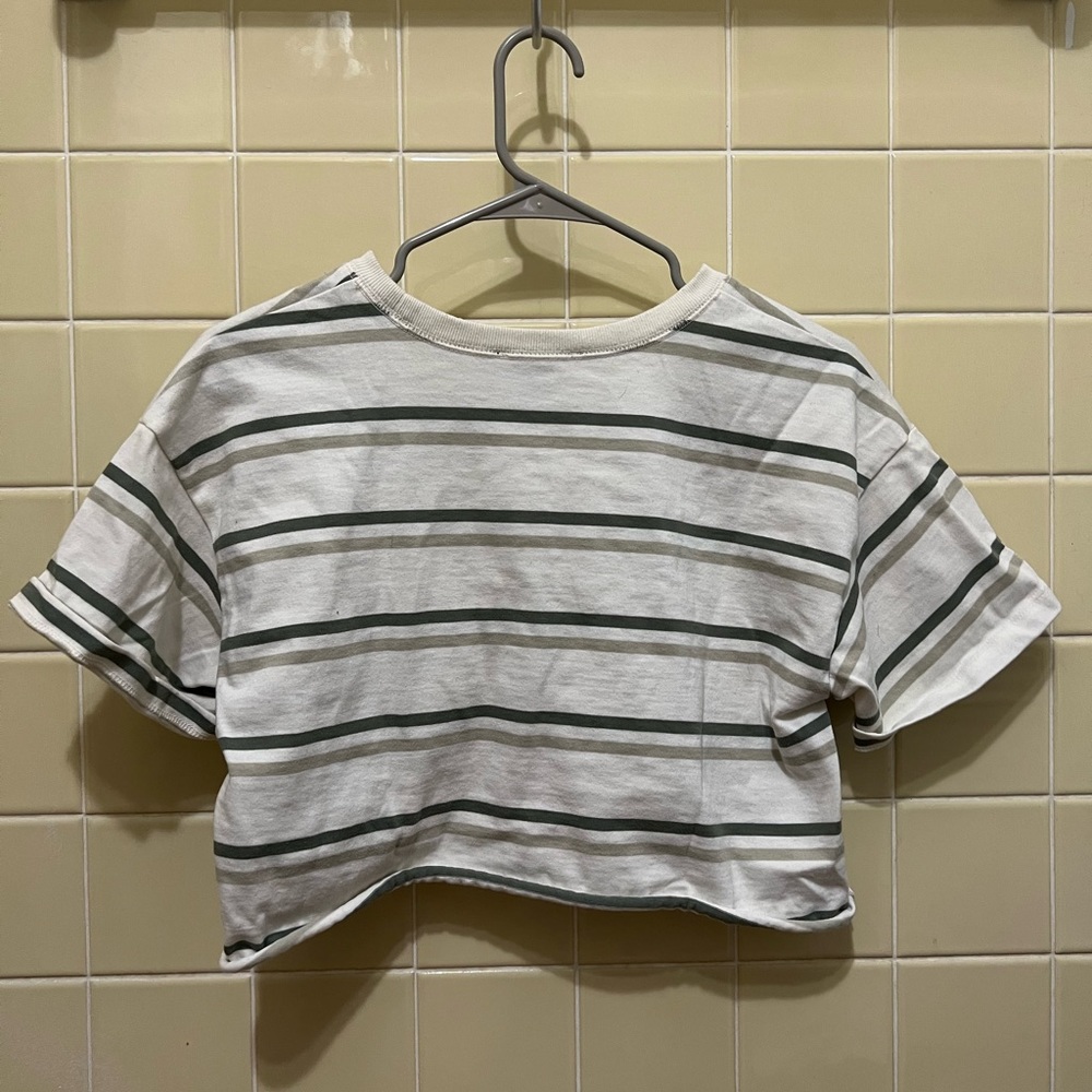 beachy crop top - Picture 2 of 3